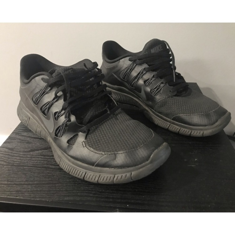 SOLD! Nike Free black gym shoes Sz 10 Men